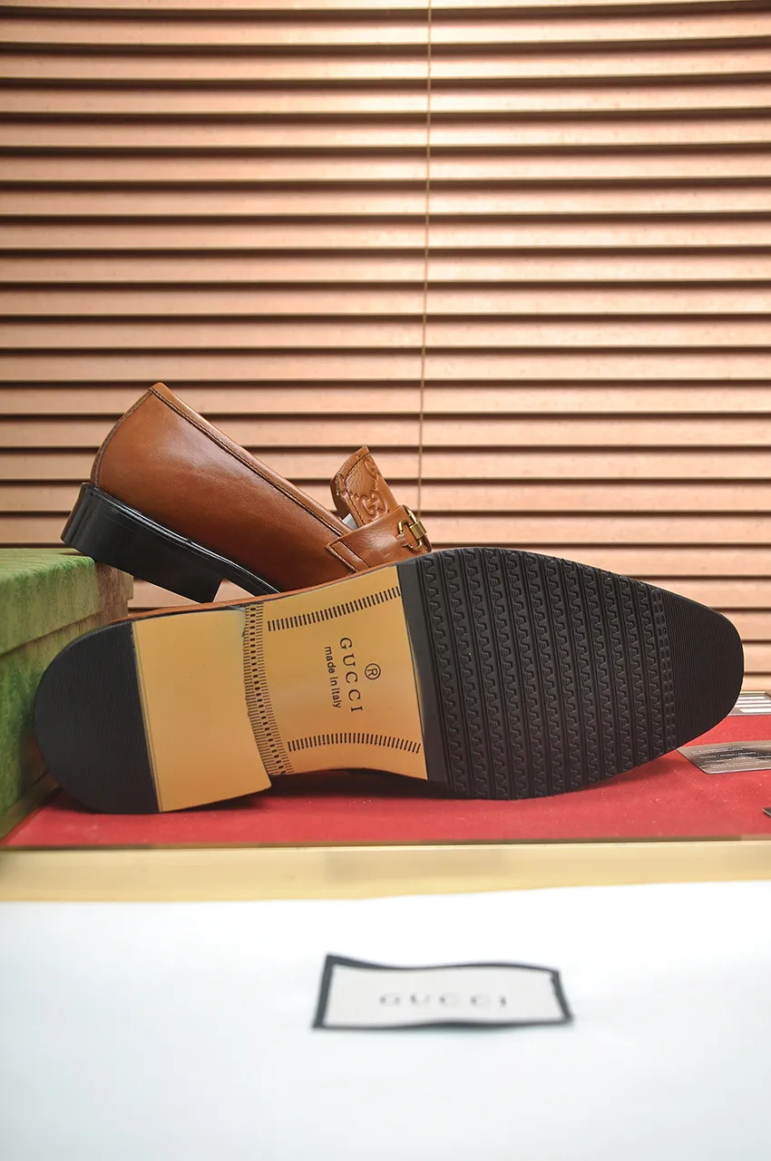 Men's shoes💰460💶Italy's top luxury men's shoes giant [GUCCI Gucci] has a new model 🍃Original European style🔰 Pleasant to the eye😍In order to make the shoes more durable and non-deformable🌀The production continues to follow traditional methods but there is still no lack of innovation💪The original cowhide is chosen for the leather♻️ Smooth, natural and exceptionally bright⭐Made of imported cowhide, the first choice of the rich 38-45 (45 customized)
